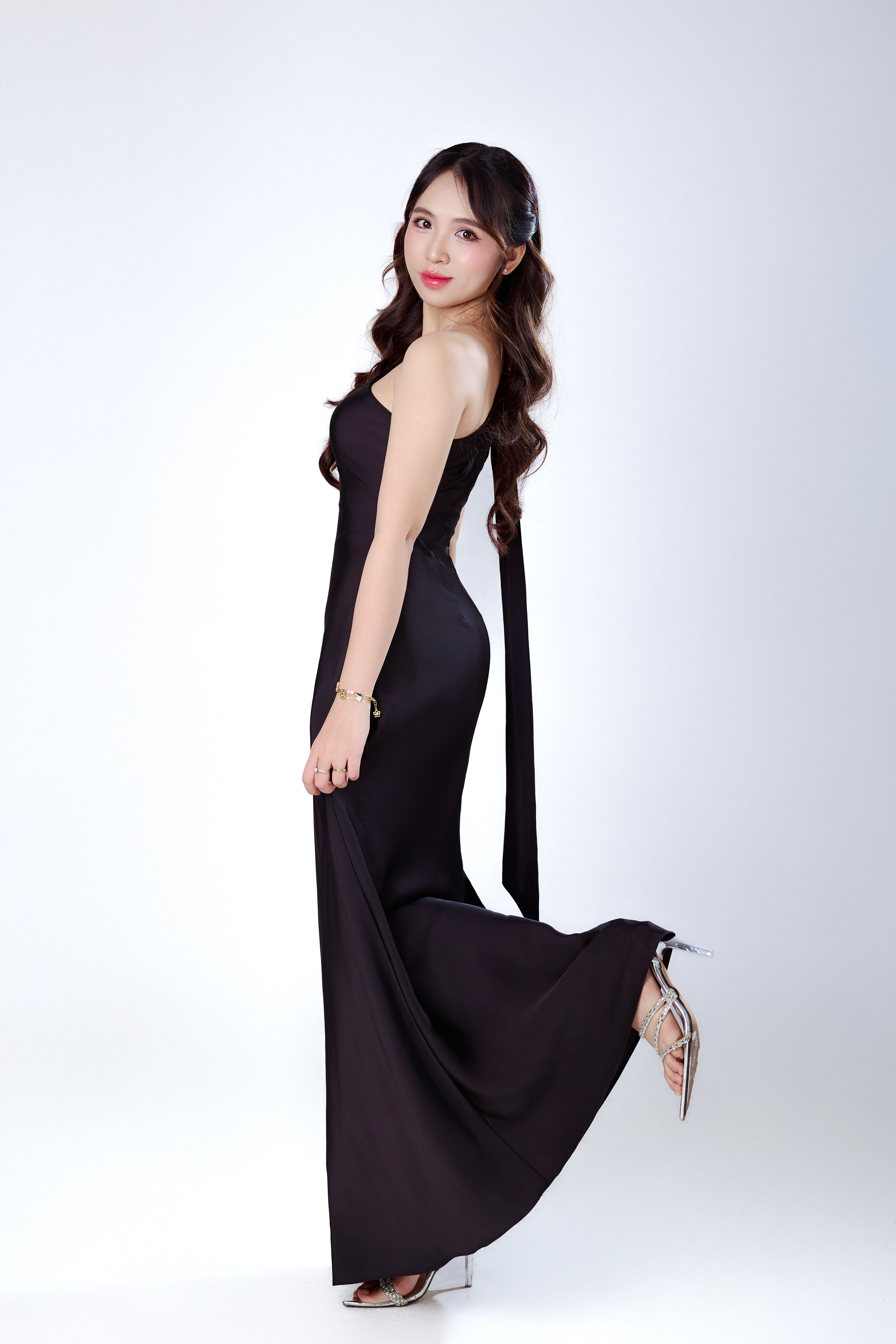 Profile Phượng Vĩ - Toàn thân Dạ Hội Đen